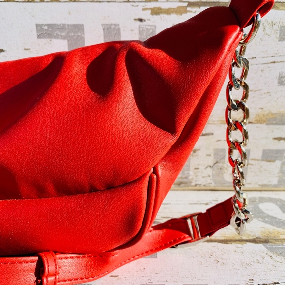 Red Rebel - Picture 5 of 7